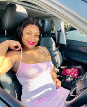 Pauline, Sugar Mummy Needs a Witty Young Man for Playful Romance in Molo
